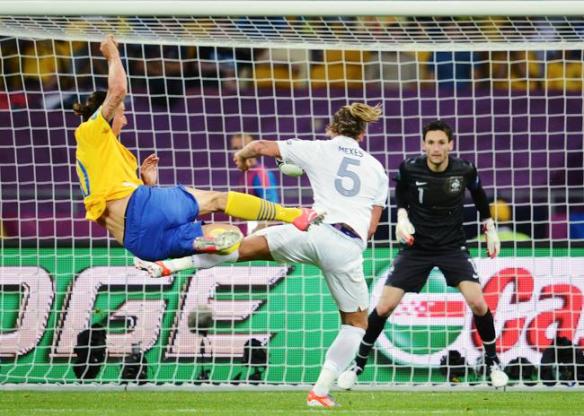france_suede_euro_2012_ibrahimovic_mexes_but_photo